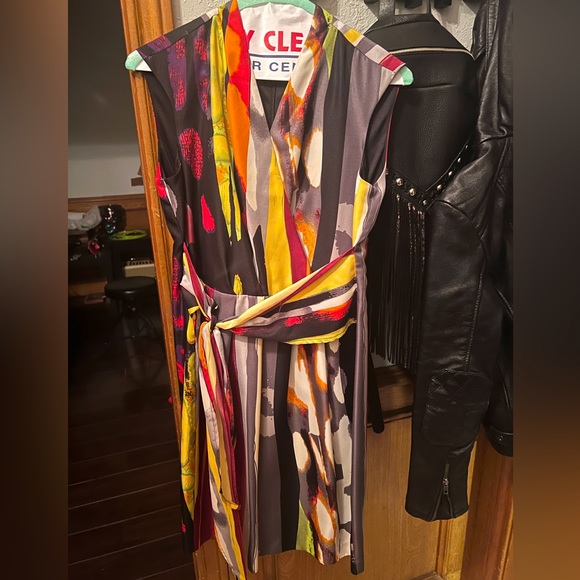 Ellen Tracy Dresses & Skirts - Ellen Tracy multicolored sleeveless v-neck dress with ties